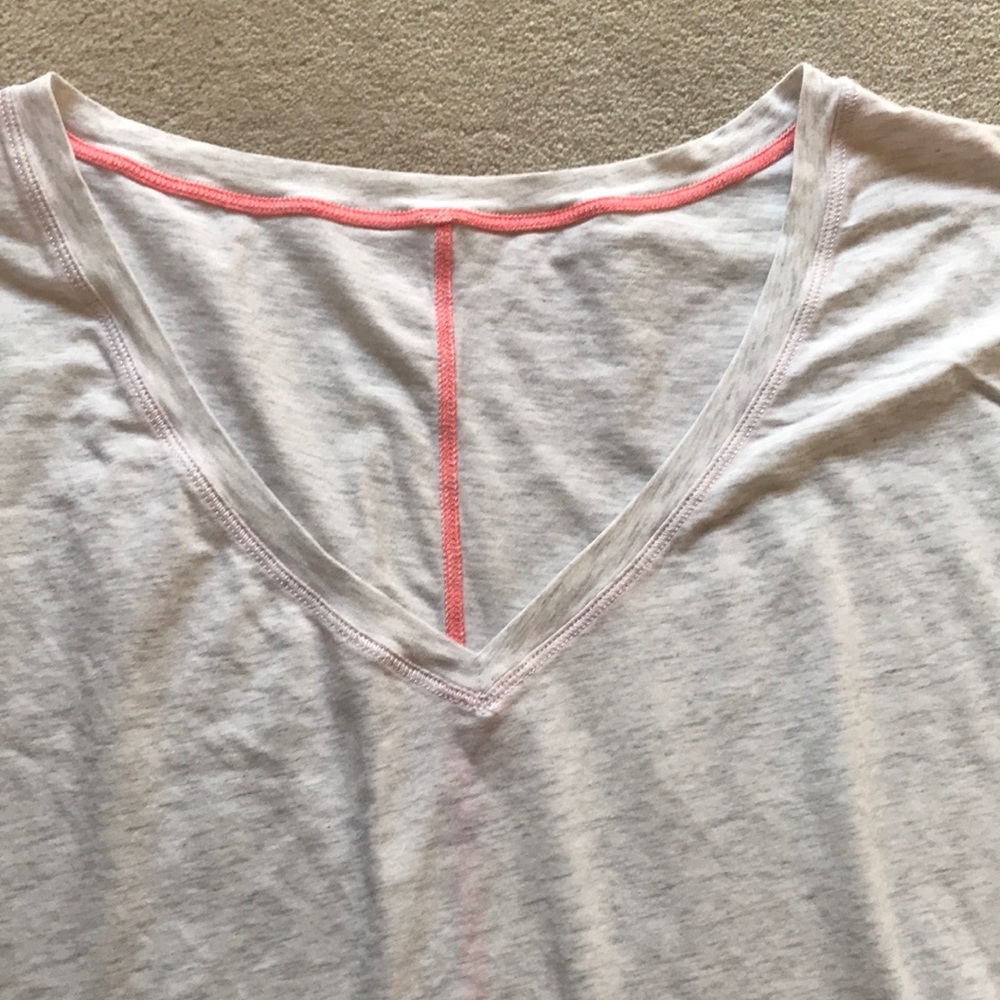 Lululemon tee - Picture 3 of 5